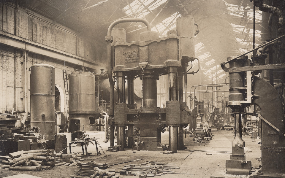 Rear of Davy Press when not in use. Hydraulic reservoir and steam intensifier visible in left. Rear of Davy Press when not in use. Hydraulic reservoir and steam intensifier visible in left.