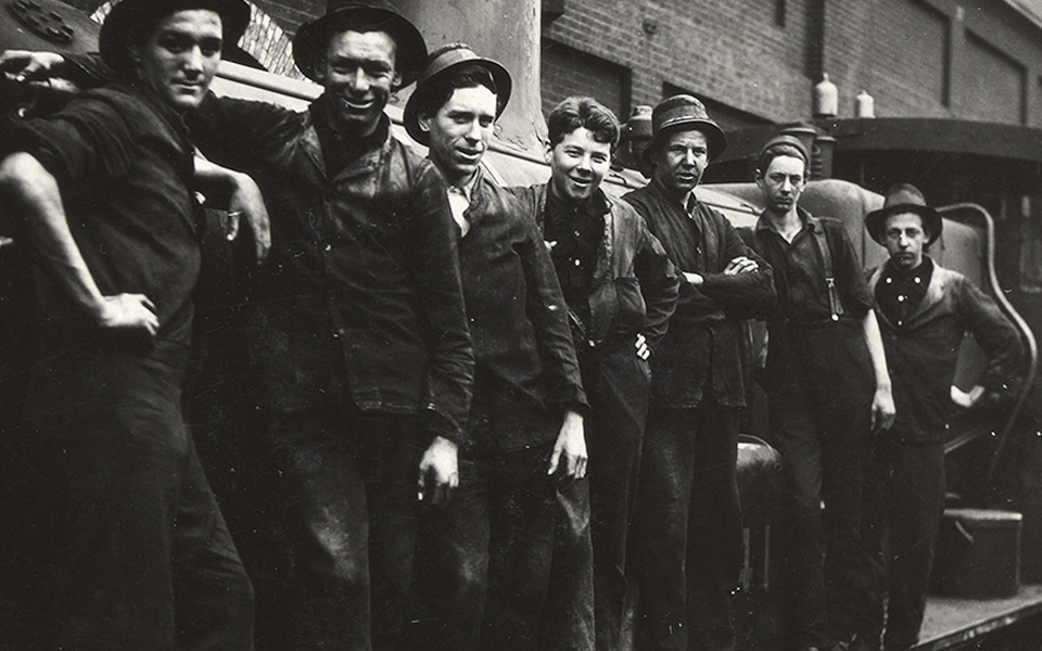Seven Loyal apprentices of eight on the pit. Old Erecting shop, during the 1917 Great Strike Seven Loyal apprentices of eight on the pit. Old Erecting shop, during the 1917 Great Strike