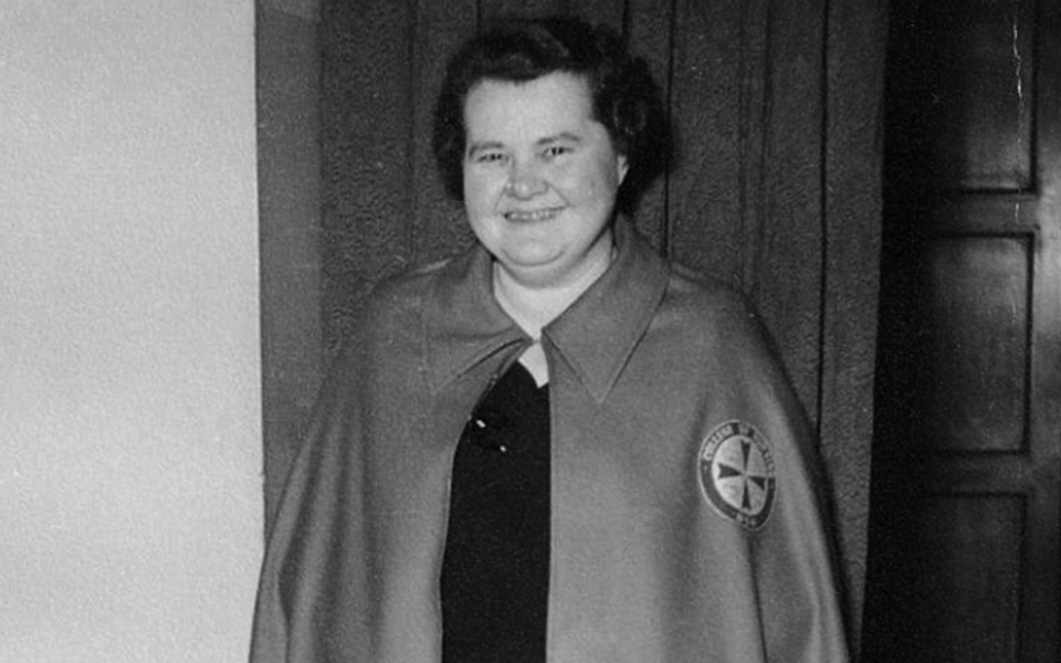 Agnes Mary Lions joined the NSW Department of Railways in 1947 and was a senior industrial nursing sister at Eveleigh until her retirement in 1968. Young Agnes
